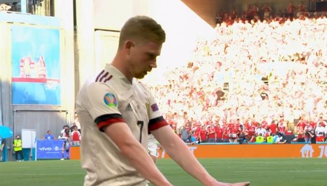 هدف دي بروين الرائع في مرمي الدنمارك ويرفض الاحتفال