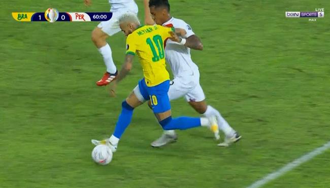 الحكم يلغي ركلة جزاء لنيمار في مباراة البرازيل وبيرو