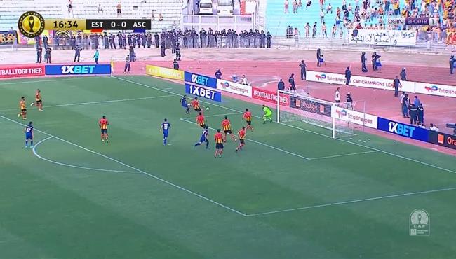 اول فرصة خطيرة من الأهلي على مرمي الترجي في دوري ابطال افريقيا