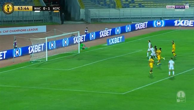 تصدي حارس كايزر تشيفز الرائع يحرم الوداد من هدف محقق