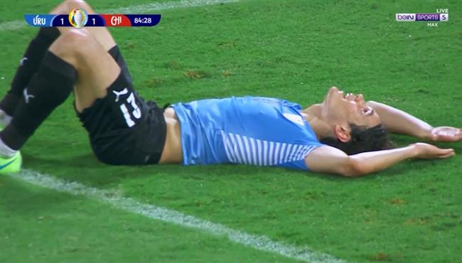 كافاني كاد ان يسجل هدف رائع امام تشيلي