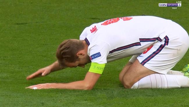 تصدي توماس فاسليك يحرم هاري كين من تسجيل هدف