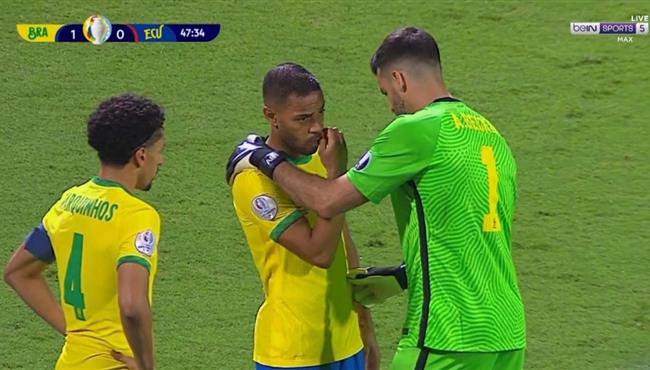 اصابة رينان لودي في مباراة البرازيل والاكوادور