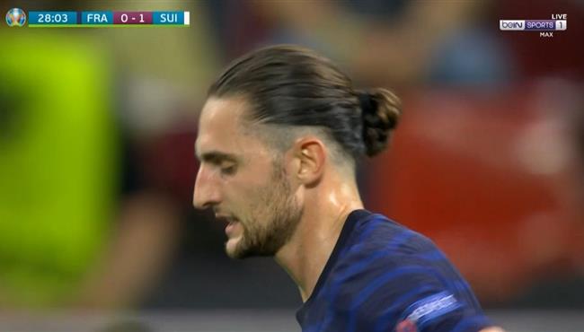 ادريان رابيو كاد ان يسجل هدف رائع امام سويسرا