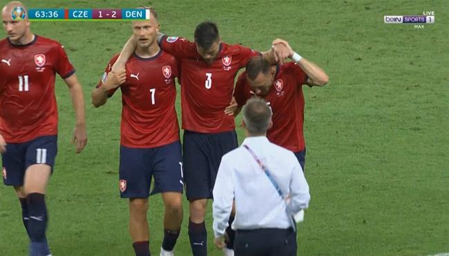 اصابة اوندريخ سيلوستكا في مباراة الدنمارك والتشيك