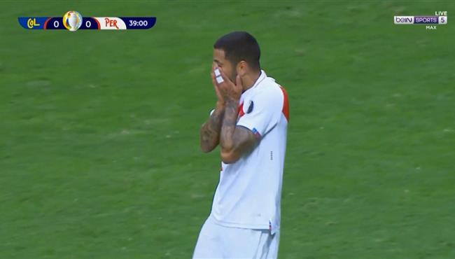 سيرجيو بينيا يهدر فرصة خطيرة امام كولومبيا