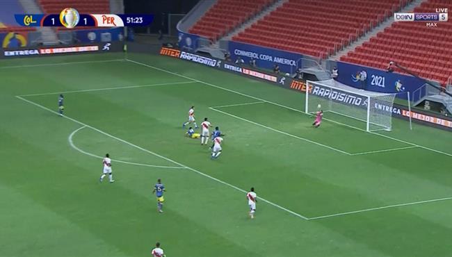 تصدي بيدرو جاليسي يحرم لويس دياز من تسجيل هدف رائع