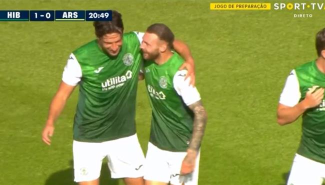 هدف هيبرنيان الكوميدي في مرمي ارسنال بعد خطأ فادح من الحارس