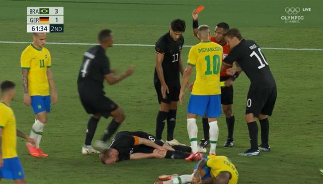 طرد ماكسيميليان أرنولد في مباراة المانيا والبرازيل باولمبياد طوكيو