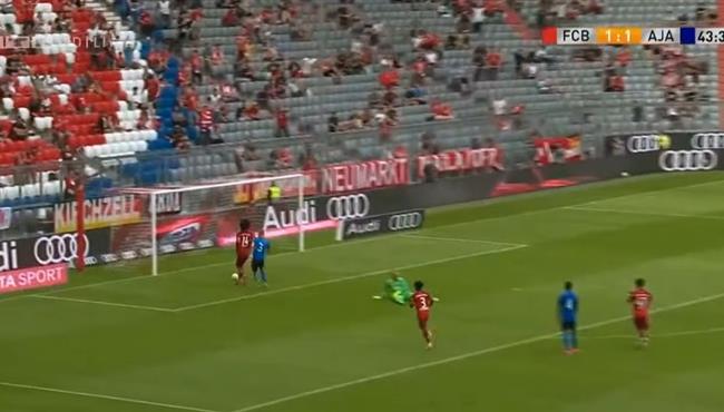 انقاذ مذهل من مدافع اياكس من علي خط المرمي امام بايرن ميونخ