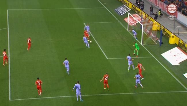 نوح أوكافور يهدر فرصة لا تصدق لسالزبورج امام برشلونة