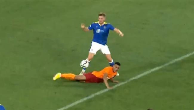 هل حرم الحكم مصطفي محمد من ركلة جزاء امام سانت جونستون