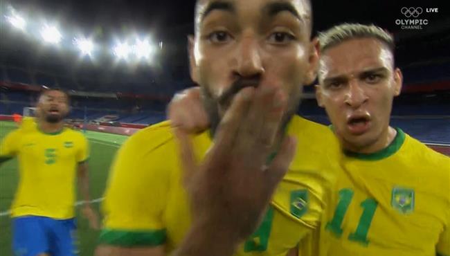 هدف البرازيل الأول في مرمي اسبانيا ماتيوس كونها