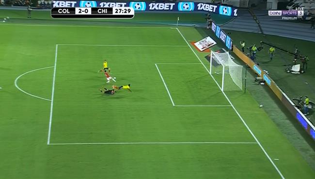 رفائيل سانتوس يهدر فرصة لا تصدق والمرمي خالي في مباراة كولومبيا وتشيلي