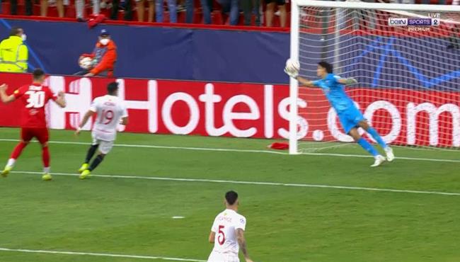 تصدي ياسين بونو المذهل امام سالزبورج في دوري ابطال اوروبا