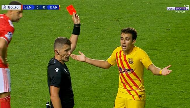 طرد اريك جارسيا في مباراة برشلونة وبنفيكا