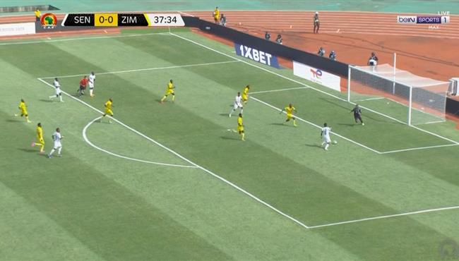 ادريسا جاي يهدر فرصة هدف امام زيمبابوي بكاس امم افريقيا