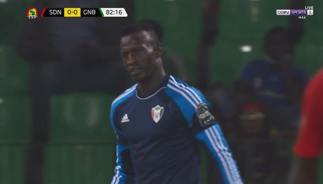 تصدي حارس مرمي السودان لركلة جزاء امام غينيا بيساو في كاس امم افريقيا