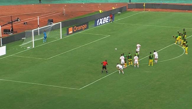 وهبي الخزري يهدر ركلة جزاء في مباراة تونس ومالي