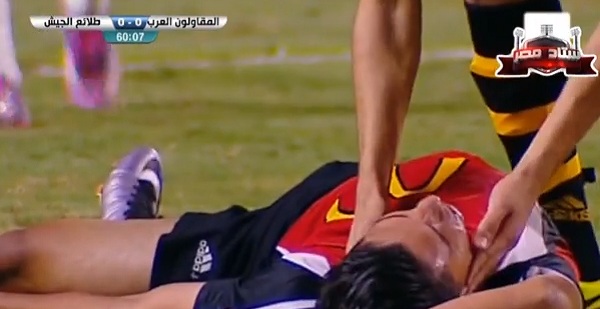 إصابة محمد هاشم لاعب الجيش وسقوطه مغشيا عليه