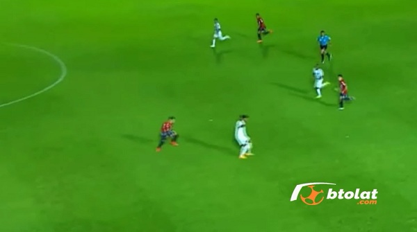 تمريرة خرافية من رونالدينهو في الدوري المكسيكي