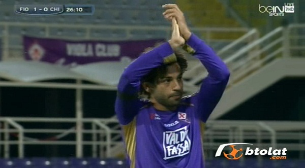 اصابة محمد صلاح وتفاعل الجماهير لحظة تبديله في مباراة فيورنتينا وكييفو فيرونا