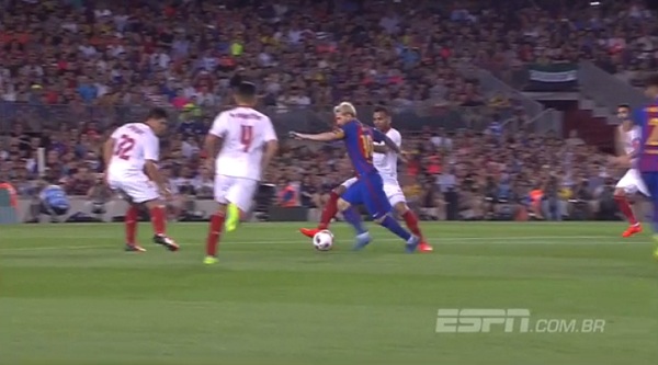 تمريرة ميسي السحرية تهدي توران هدف برشلونة الاول في اشبيلية