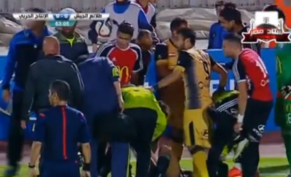 إصابة قوية للاعب محمد أشرف في مباراة طلائع الجيش والإنتاج الحربي