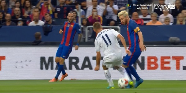 كوبري شوارع من ميسي للاعب ليستر سيتي