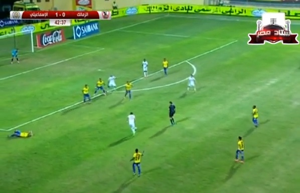 لاعبي الزمالك يستكملوا المباراة رغم سقوط سعد حسني لاعب الإسماعيلي