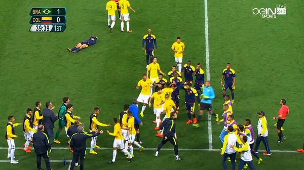 مشادة عنيفة بين لاعبي البرازيل وكولومبيا سببها نيمار