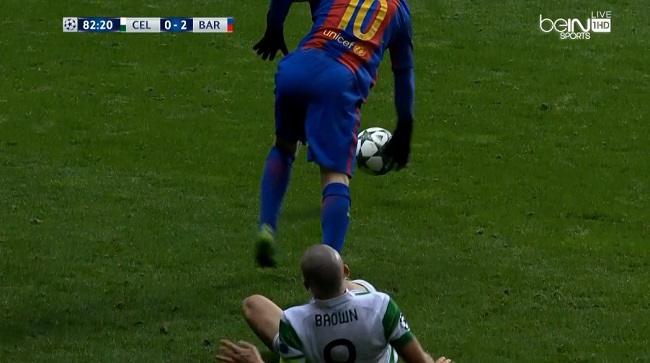 مراوغة رائعه من ميسي للاعب سلتيك