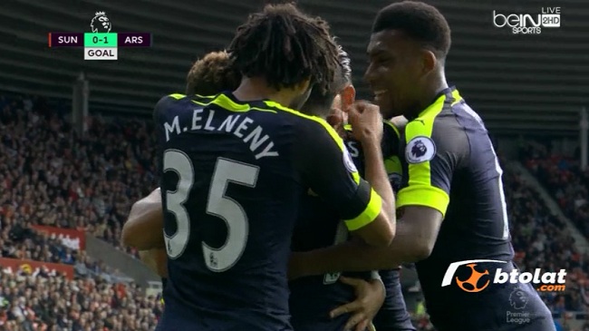 هدف يدرس لارسنال في مرمى سندرلاند 22 تمريرة من المرمى إلى المرمى