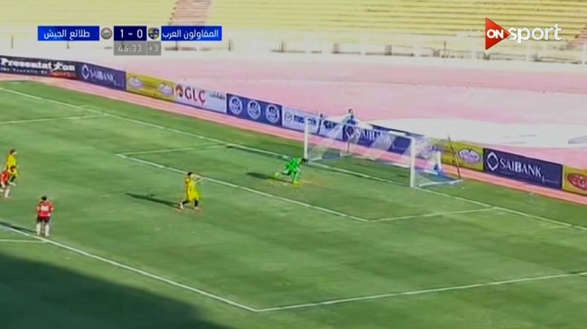 محمد فاروق يراوغ مدافعي طلائع الجيش ثم يهدر فرصة هدف