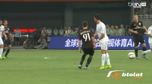 تمريرة ساحرة من كريستيانو رونالدو في مباراة ريال مدريد وميلان