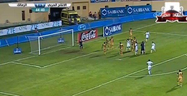 لاعبو الزمالك يطالبون بركلة جزاء بعد لمسة يد من محمد فاروق في مباراة الإنتاج