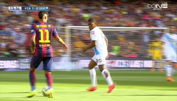 نيمار يتخلص من مدافع ديبورتيفو لاكورونيا بمراوغة ساحرة